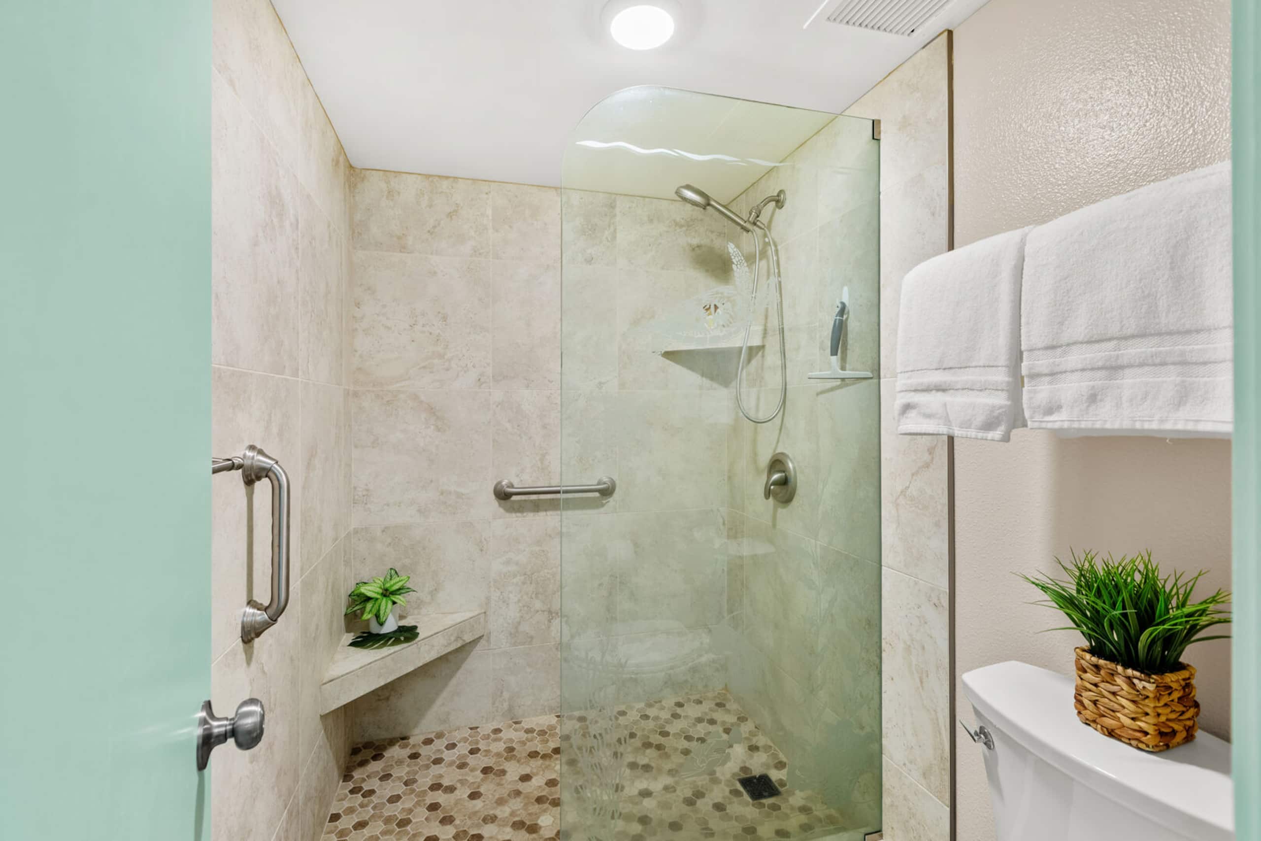 Condo in Lahaina · ★4.33 · 1 bedroom · 1 bed · 1 private bath - Image 12