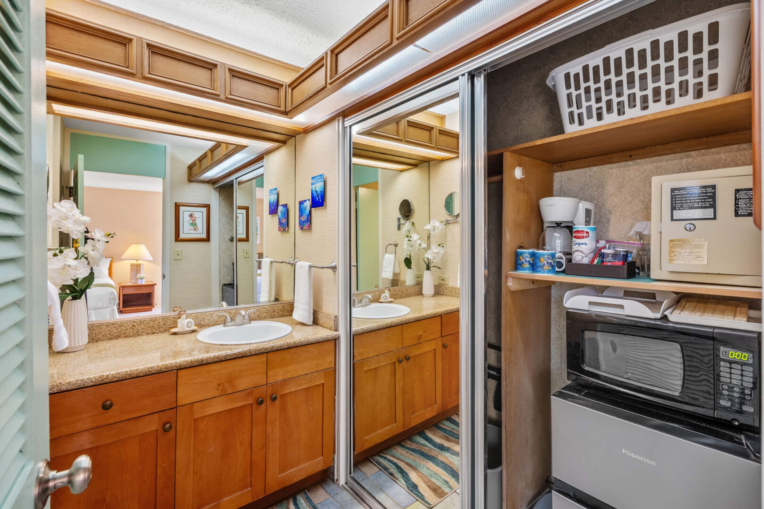 Condo in Lahaina · ★4.33 · 1 bedroom · 1 bed · 1 private bath - Image 9