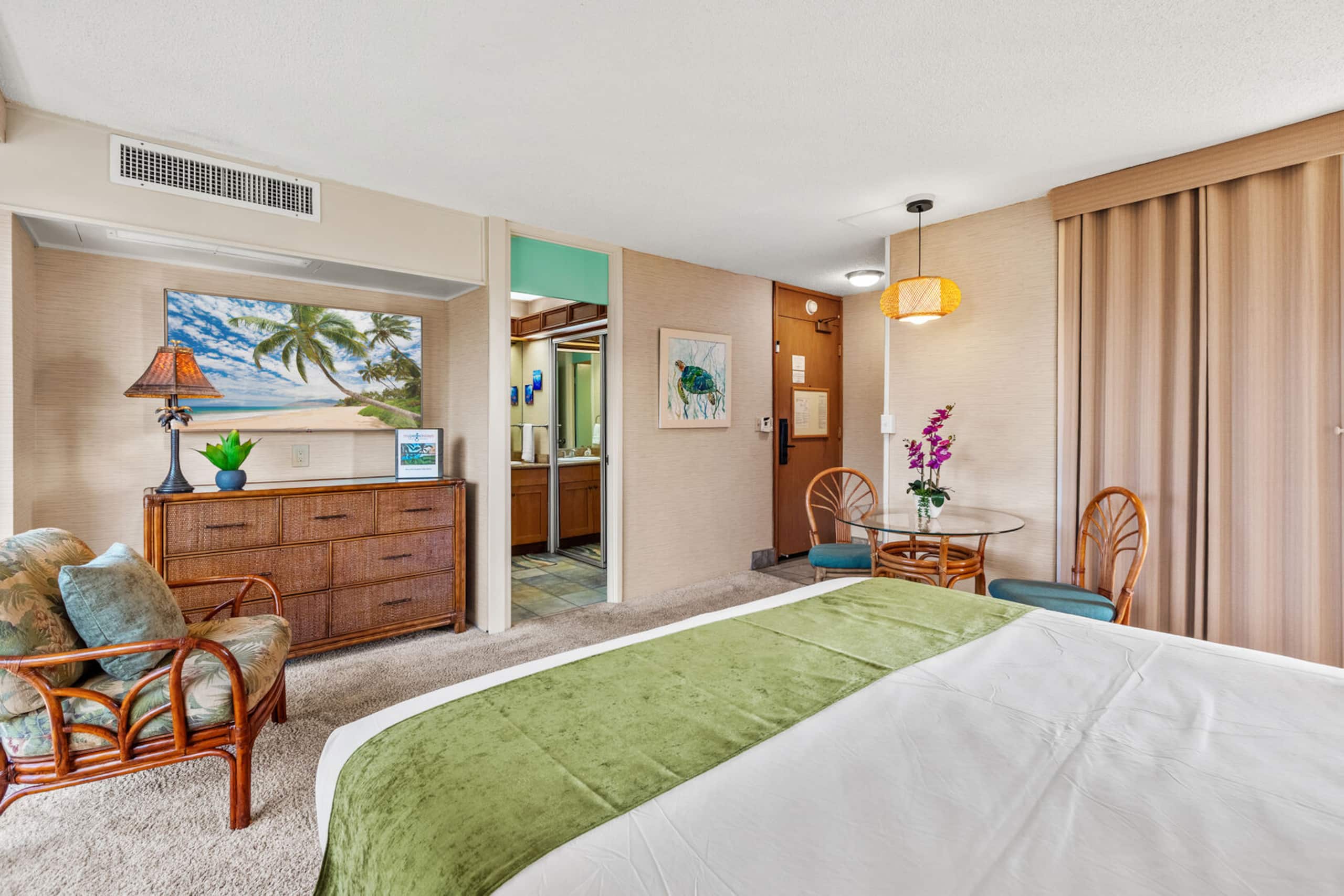 Condo in Lahaina · ★4.33 · 1 bedroom · 1 bed · 1 private bath - Image 6