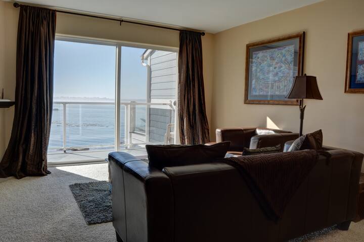 Waterfront Condo With Siletz Bay Views - リンカーン・シティ, OR