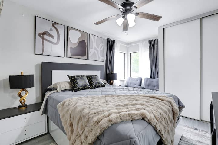 Segundo dormitorio con cama tamaño queen. 