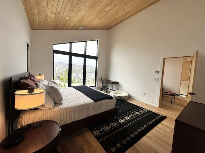 Ensuite#2- King Bed- 2nd Level