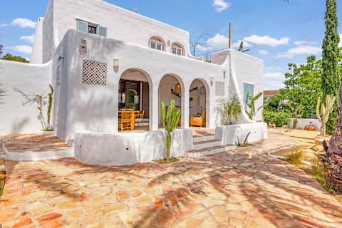 La Ibicenca with Jacuzzi by XimoApartments