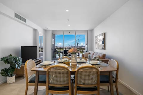 Free Parking & High 16th Floor with Rooftop Bar
