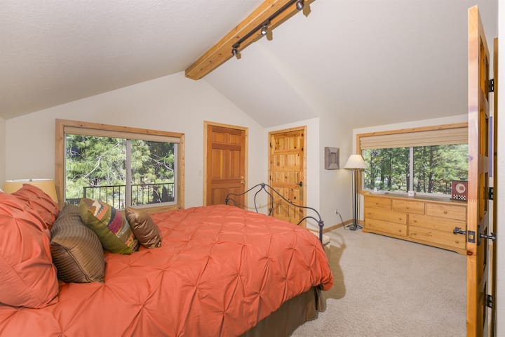 Ლოფტის საძინებელი