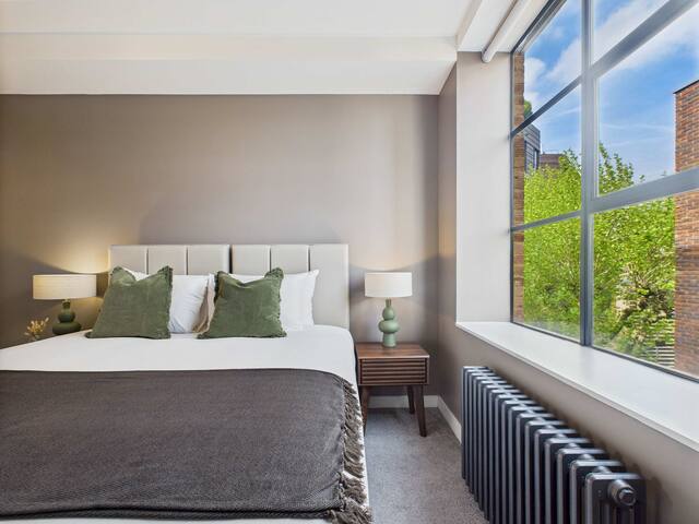 Spacious Apartment with Balcony in Tech City gallery image 4