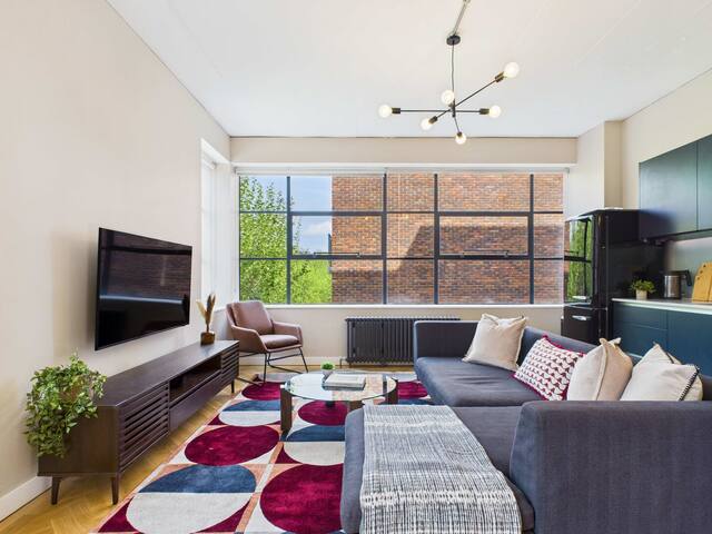 Spacious Apartment with Balcony in Tech City gallery image 3