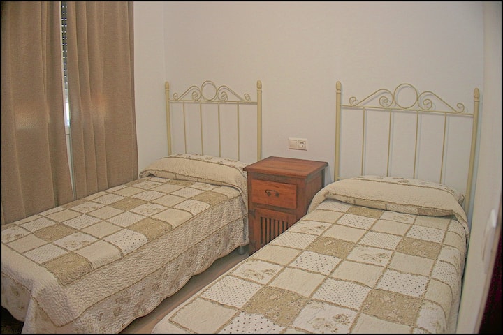 5b05882f48790653381včela90