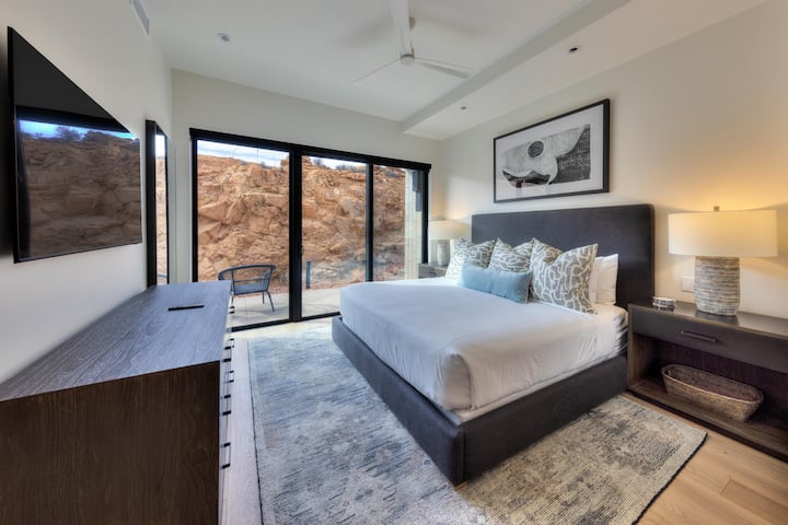 Master Suite na baraza ya kujitegemea na kitanda aina ya king