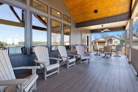 Accessible Lakeside Luxury w/ Private Dock at 45mm