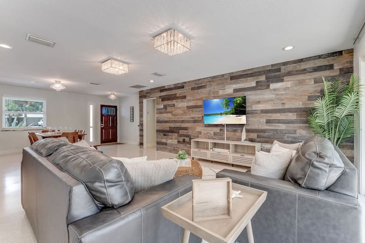 Sarasota Oasis: Private Pool, Fire Pit & Bbq - Longboat Key, FL