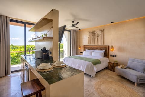 Rooftop, Pool, and Smart TV near the Beach | 4.5