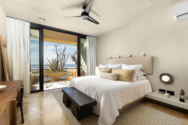 Despierta con vistas al mar desde tu cama.