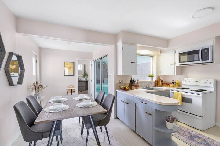 Mid Century Modern Retreat | w/ Indoor Pool gallery image 4