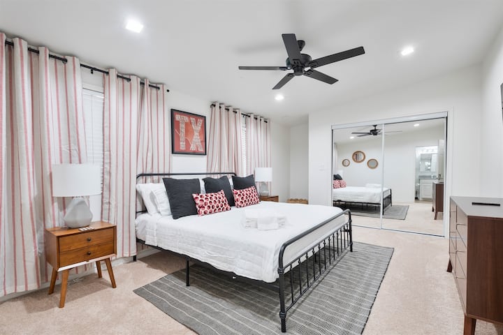 Спална соба 2 со брачен кревет (широк 180-220 см)