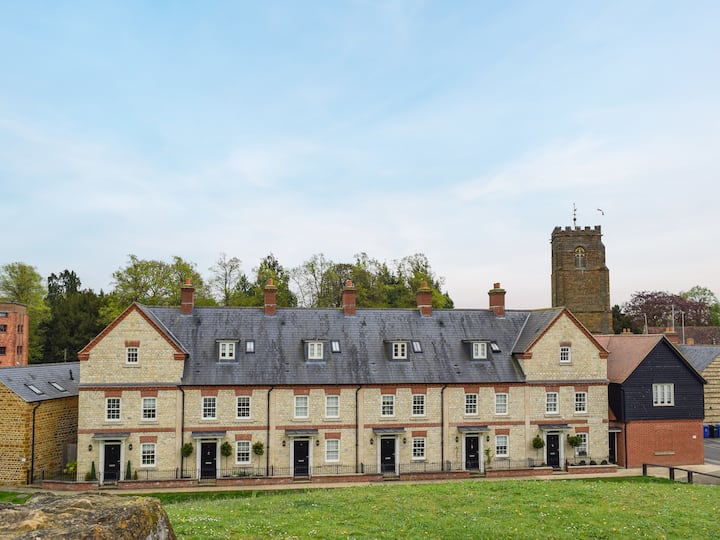 The Mount View - Towcester