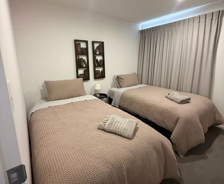 Chumba cha kulala cha 3 chenye vitanda viwili vya mtu mmoja vya king