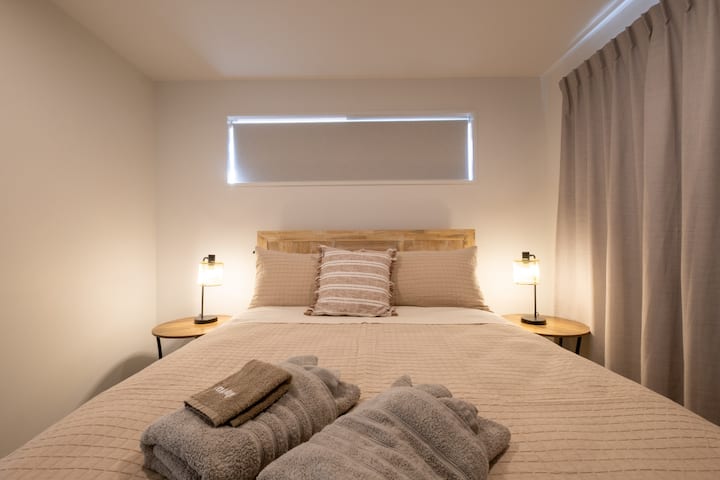 Chumba cha 2 cha kulala kilicho na kitanda aina ya queen