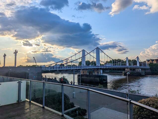 Chelsea Bridge Riverfront Two Bedroom Estatesmen gallery image 3