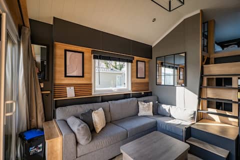 Designer Studio Suite MK2 with Hot Tub - GG33