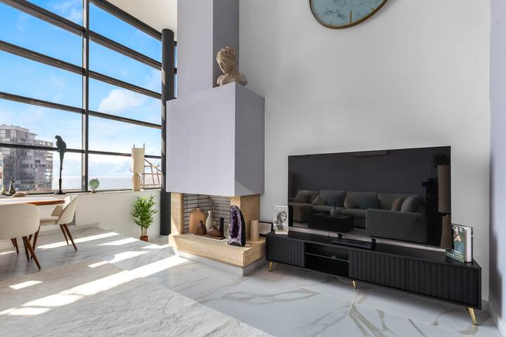 Penthouse Duplex with TOP Views! gallery image 2