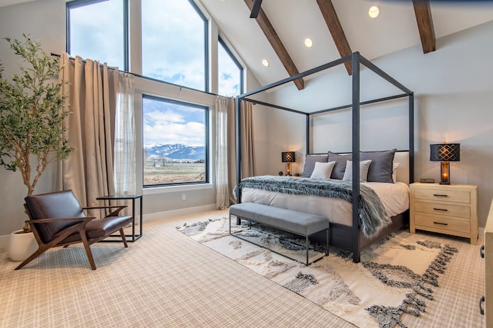 Dhoma kryesore e gjumit me banjë ensuite