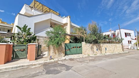 Villino Nicole 50m from the sea, veranda, Bbq
