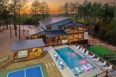 Pool, Sauna, Pickleball, Soccer, Sleeps 26