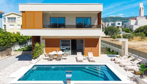 Villa San Pietro –A Luxurious Seaside Retreat