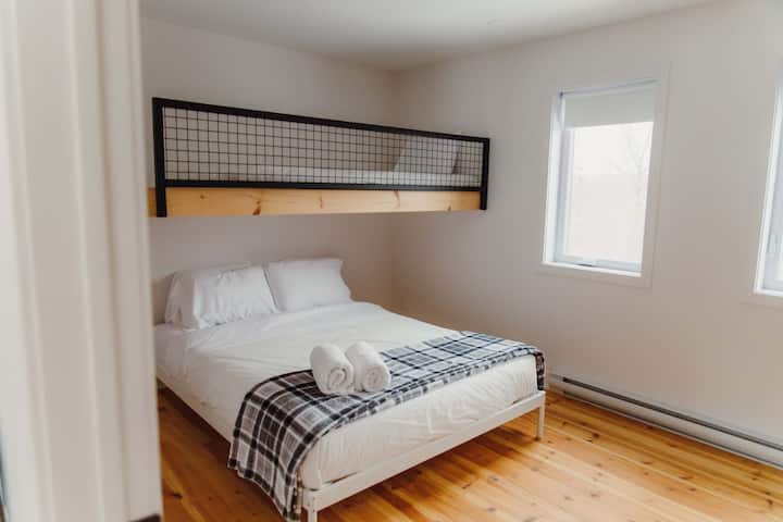 ห้องนอนเด็ก - เตียงเดี่ยว 2 หลัง - เตียงคู่ 1 หลัง