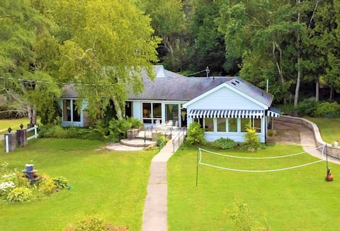 Direct beach access cottage - 4 br