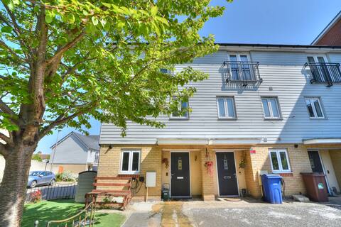 Well presented 3 bedroom townhouse in Grays