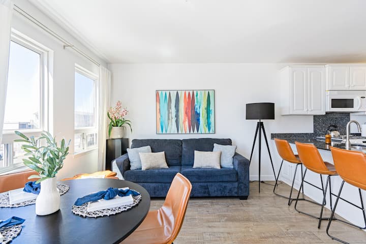 Relájate, relájate y disfruta de una mezcla perfecta de calidez y diseño moderno. (Cayucan Bungalow 231)