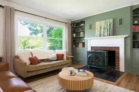 Grill, Fenced Yard, Firepit by Mosaic Getaways
