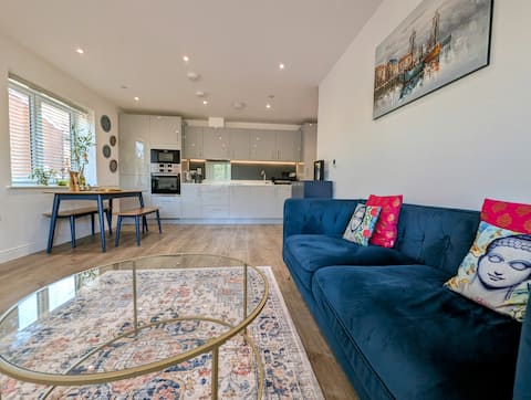 Family Friendly Stay Near London | WiFi