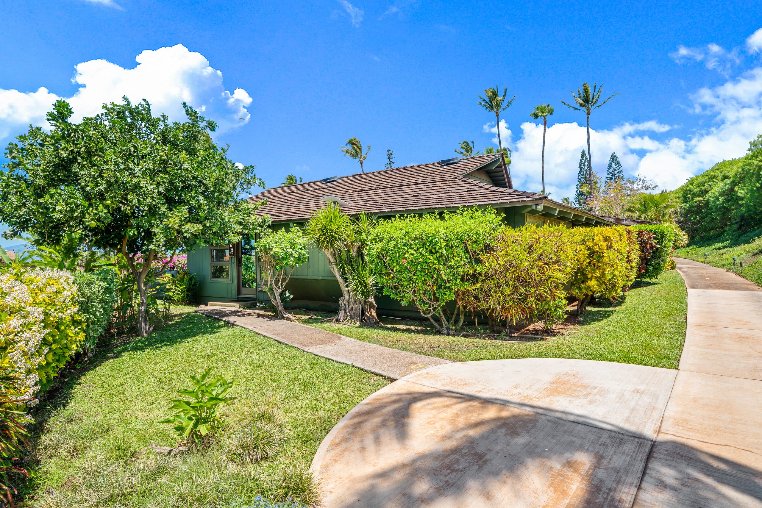 Condo in Lahaina · ★4.78 · 2 bedrooms · 4 beds · 2 baths - Image 36