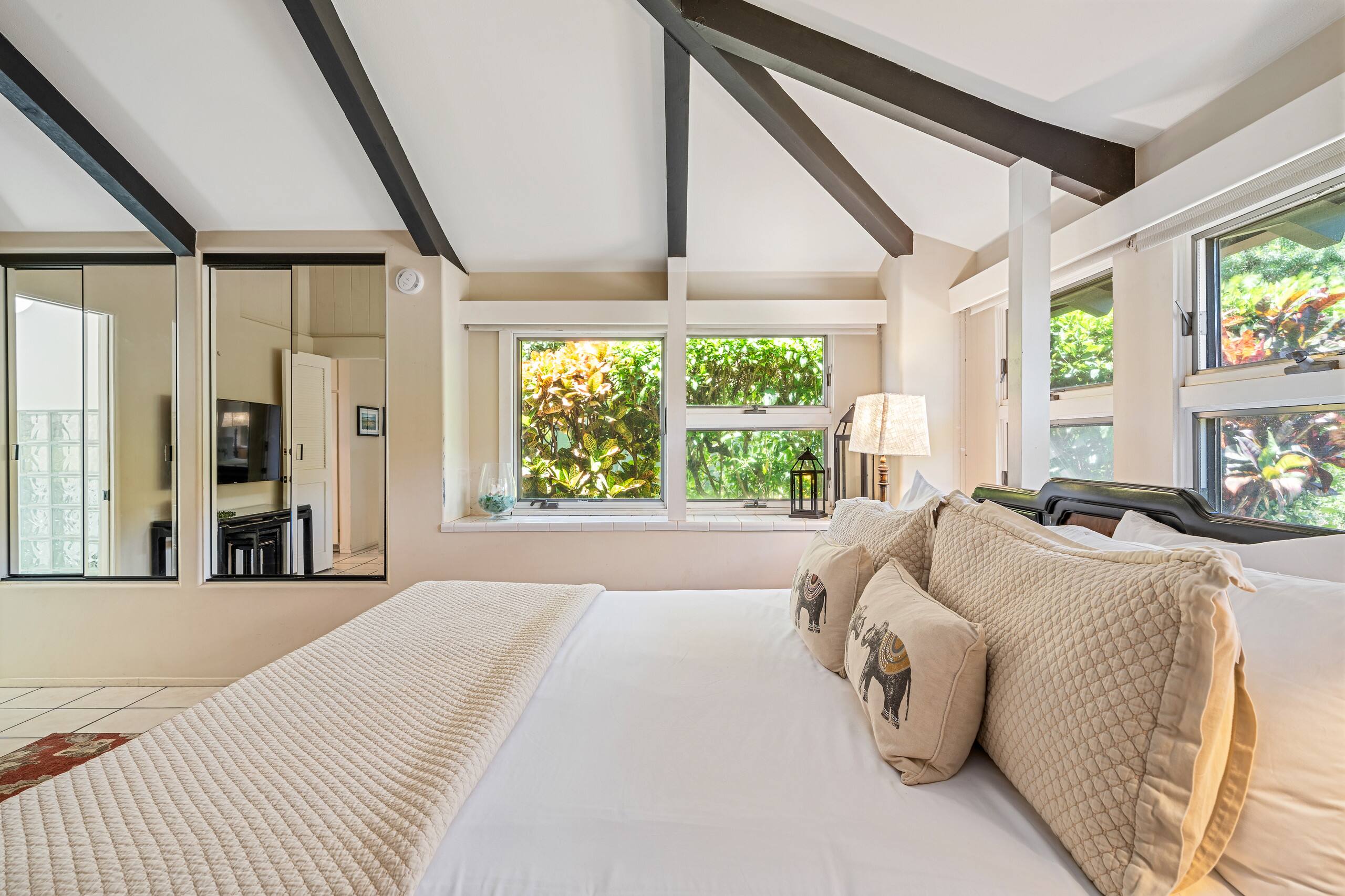 Condo in Lahaina · ★4.78 · 2 bedrooms · 4 beds · 2 baths - Image 15