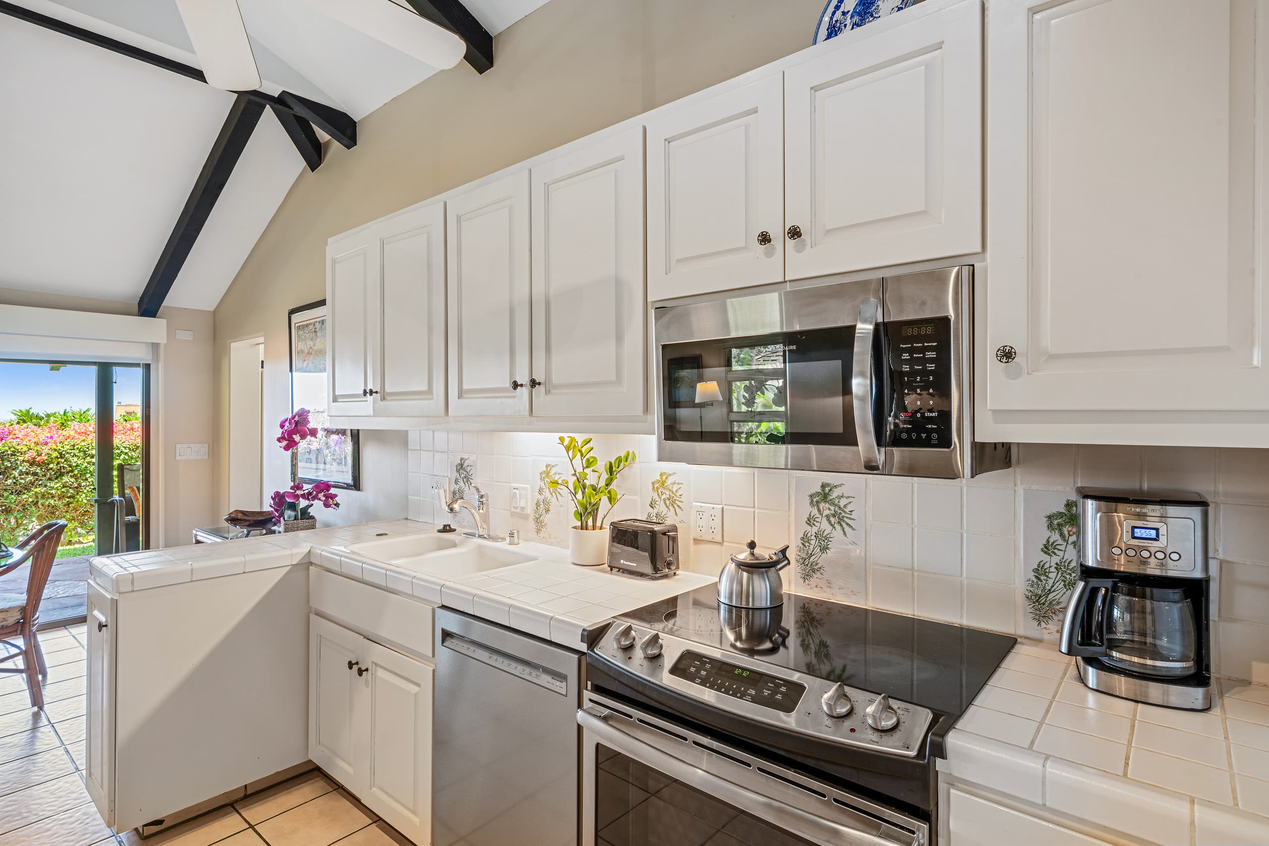 Condo in Lahaina · ★4.78 · 2 bedrooms · 4 beds · 2 baths - Image 10