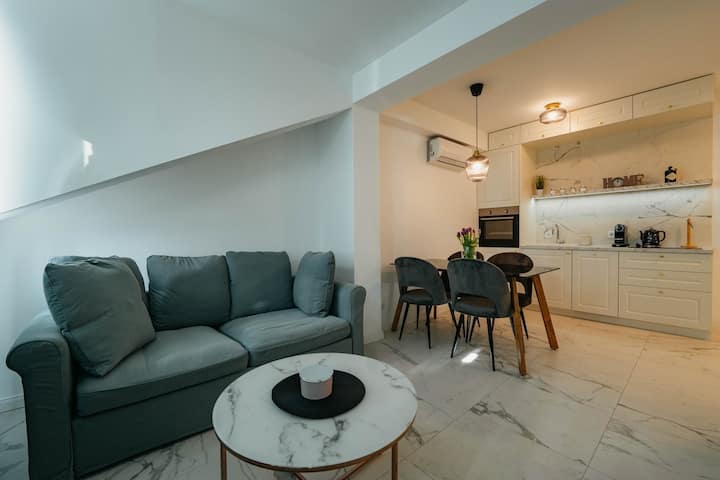 A-23873-b Appartement D'une Chambre Avec Bain à - Imotski