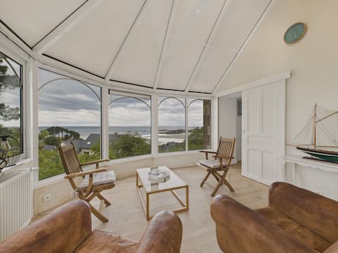 Great View - House for 6 - 650m to Beach
