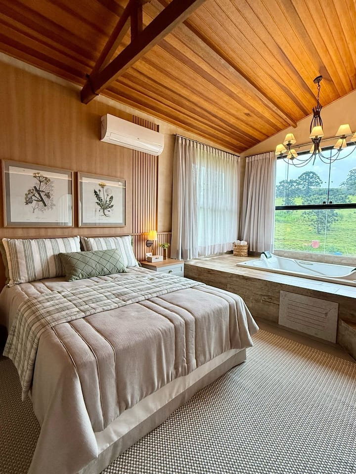 Romantic Cottage on the Farm with Jacuzzi