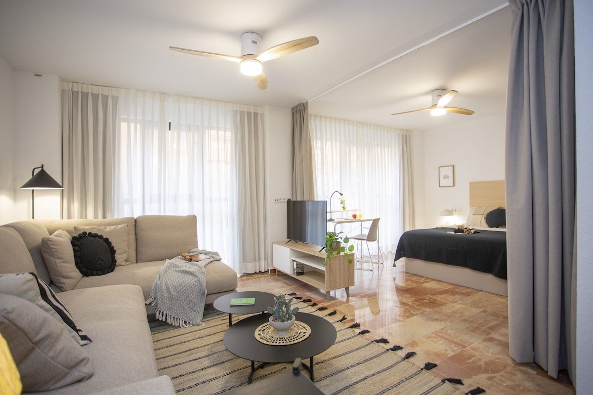 Top performing Airbnb: Modern loft by Palau de la Música in El Pla Del Real