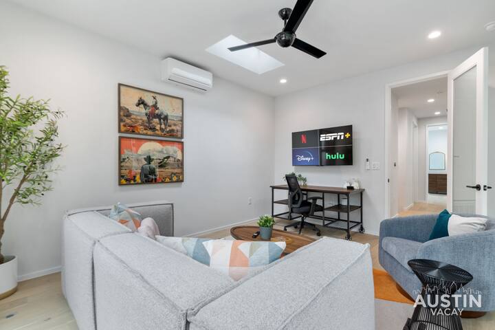 Walkable East Austin! Backyard Pool, Pet-Friendly gallery image 3