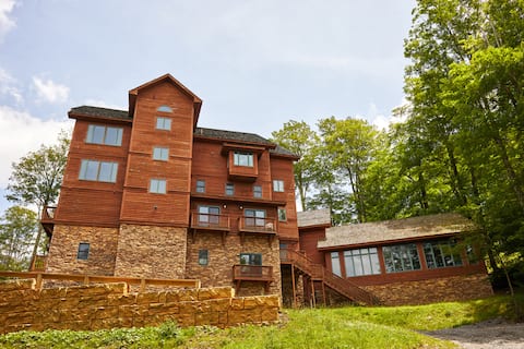 The Lodge at Wolverton Heights, Slopeside Luxury