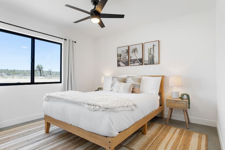 Chumba cha kulala 3 kina kitanda aina ya queen.