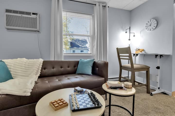 Suite Retreat: Quiet Comfort On Walkable Village Lane - Corfu, NY