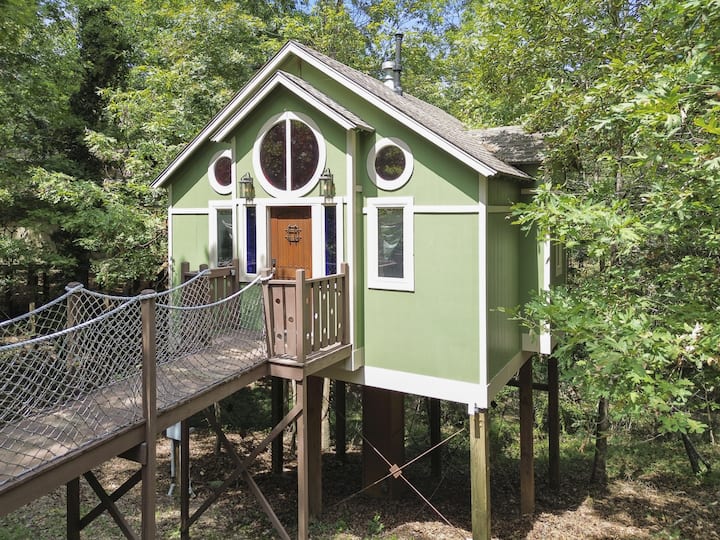 Sanctuary Treehouse -