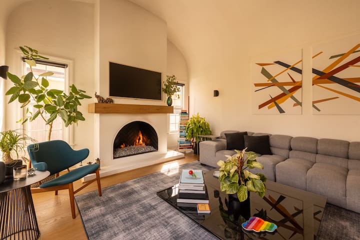 Hauser House, Modern Artful Spanish-style Bungalow