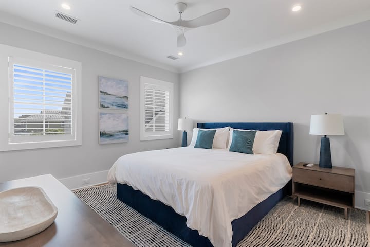 Bedroom 4 features a California king bed, TV, and an ensuite bathroom.