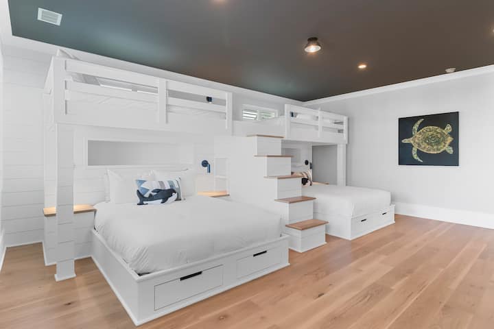 Bedroom 6 features 2 queen-over-full bunk beds, TV and an ensuite bathroom.